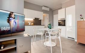 Domus Pyrus Apartments